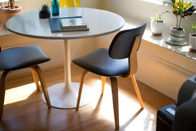 Stylish Entryway Furniture: Storage & Design Tips