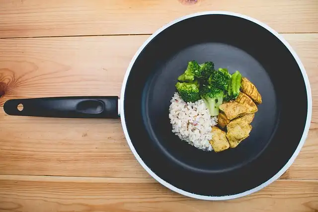 ALDI Crofton Pan vs. HexClad: Non-Stick Cookware Comparison
