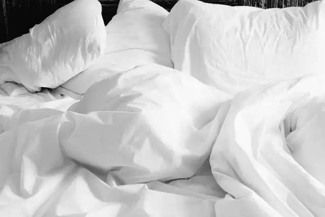 Small Bedroom: Bedding & Color Tips for a Larger Look