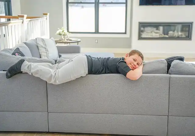 Overcoming Decluttering Guilt: Emotional Attachments & Practical Strategies